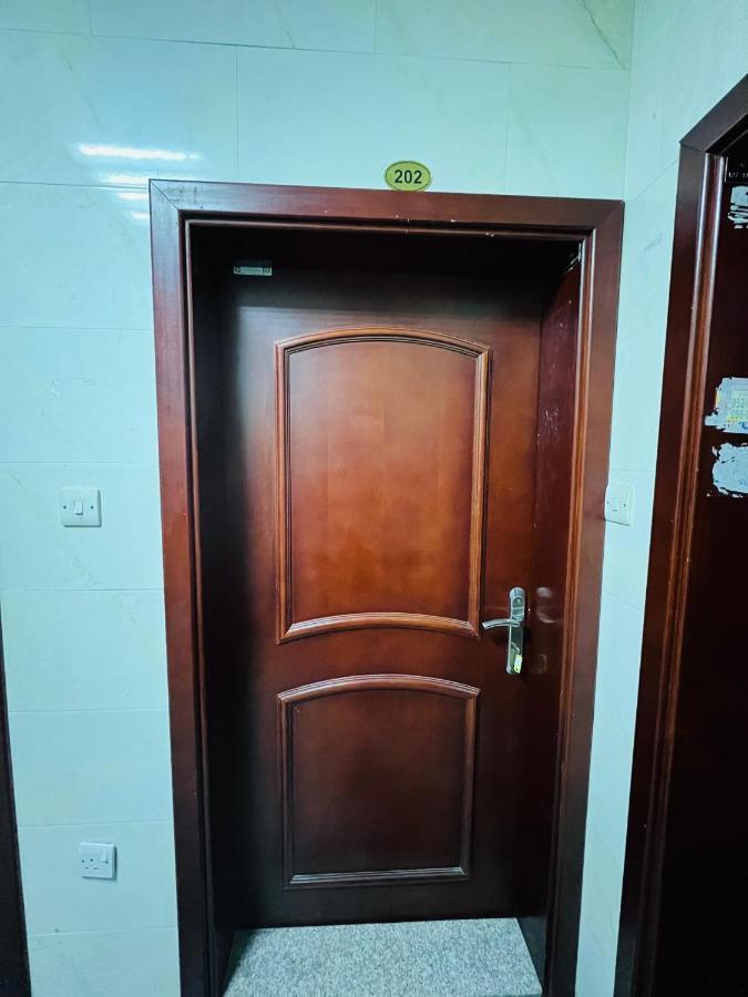 Comfort Tourist Place For Male Dubai Bagian luar foto